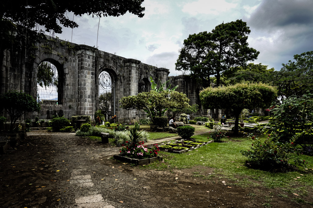 Garden inside the Cartago Church Ruins. 