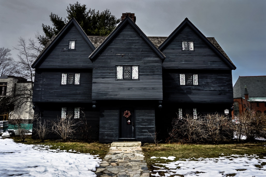 haunted houses near massachusetts