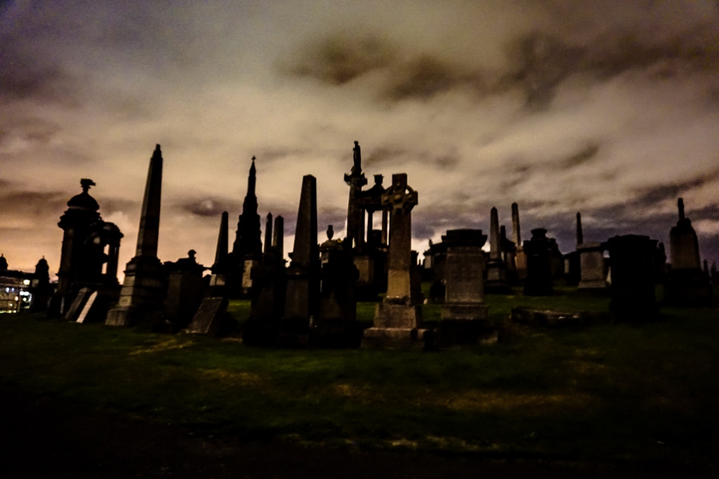 Glasgow Necropolis at night.