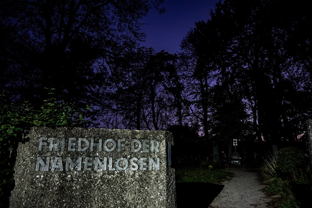 Freidhof der Namenlosen, Cemetery of the Nameless. 