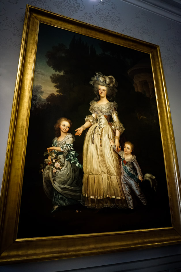 Marie Antoinette and her children. 