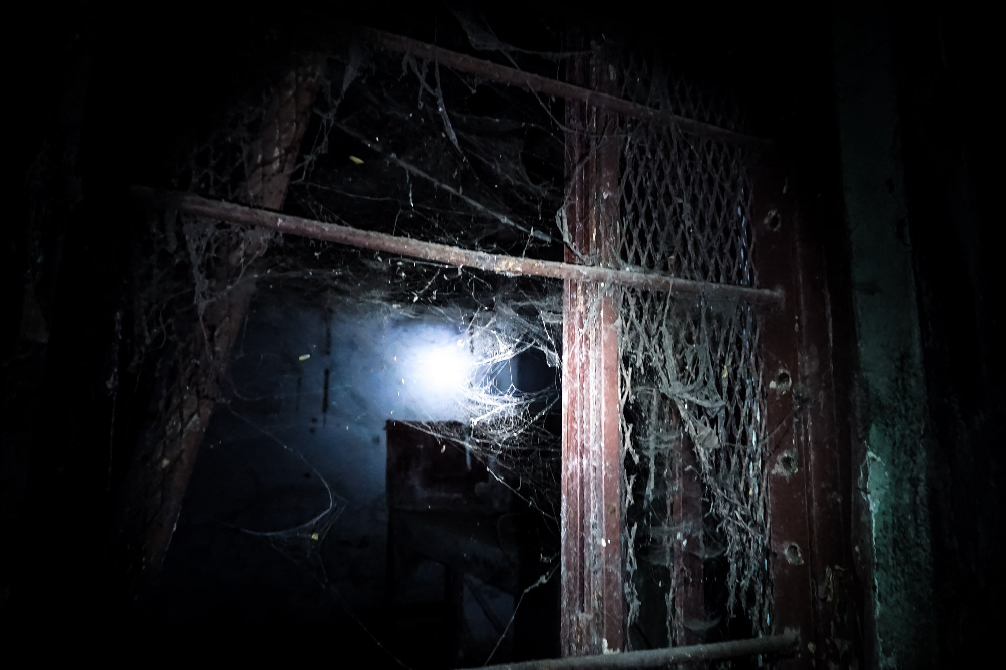 Most Haunted Places in Mumbai, India Amy's Crypt