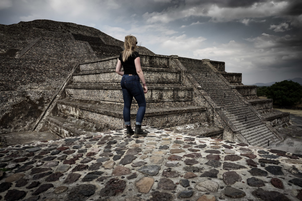 Is there a gateway to the Underworld beneath the Pyramid of the Moon at Teotihuacan?