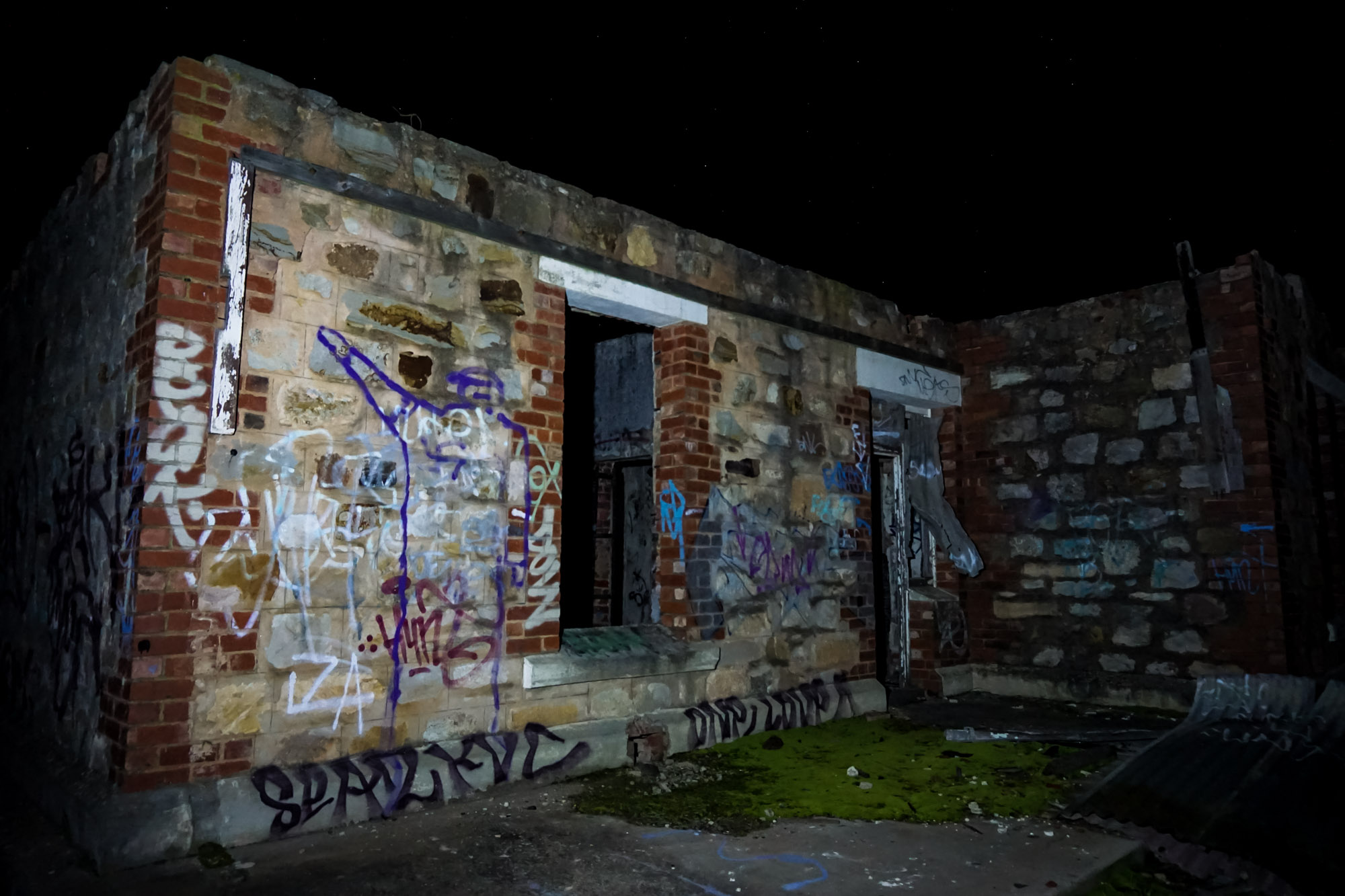 Ghost Stories of the Most Haunted Houses - Amy's Crypt