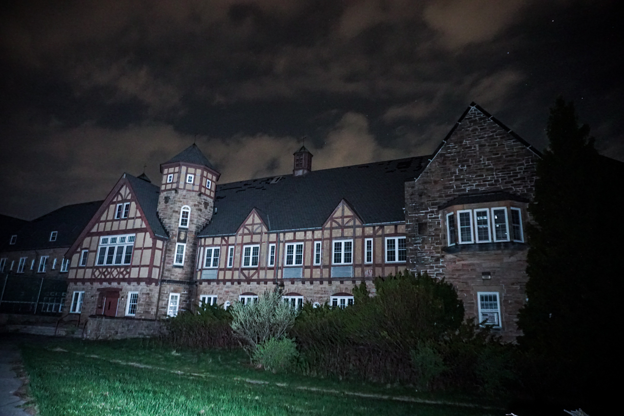 America's most haunted Hospital and Prison Cresson Amy's Crypt