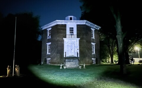 Amy's Crypt - Explorer of Creepy Locations